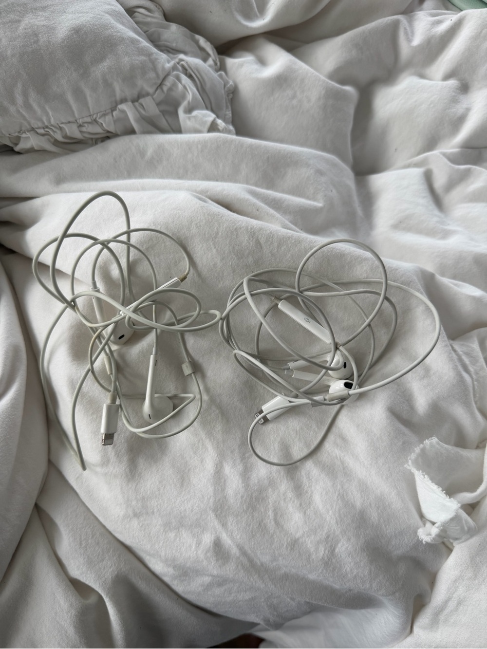 2x Wired Earbuds Headphones with Lightning Connector